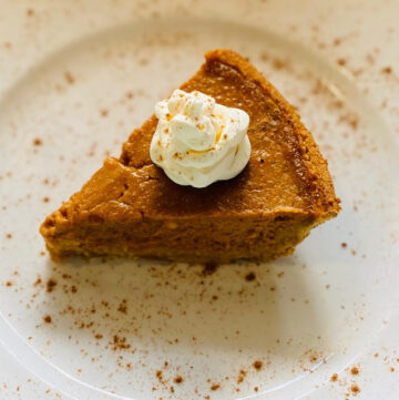 Low-Calorie-Pumpkin-Pie-on-white-plate