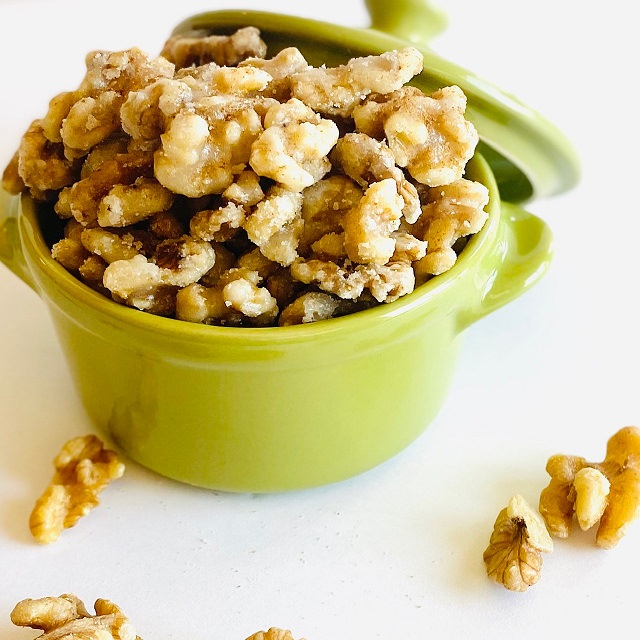 Candied-Walnuts-in-dish