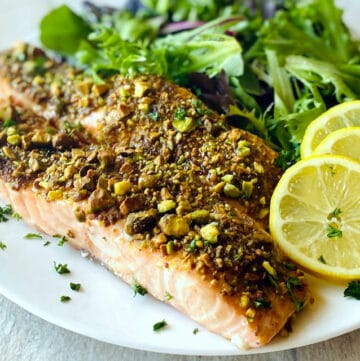 pistachio-crusted-salmon-on-plate-with-lemons-and-greens