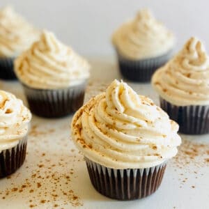 six chocolate cupcakes with cream cheese frosting no butter